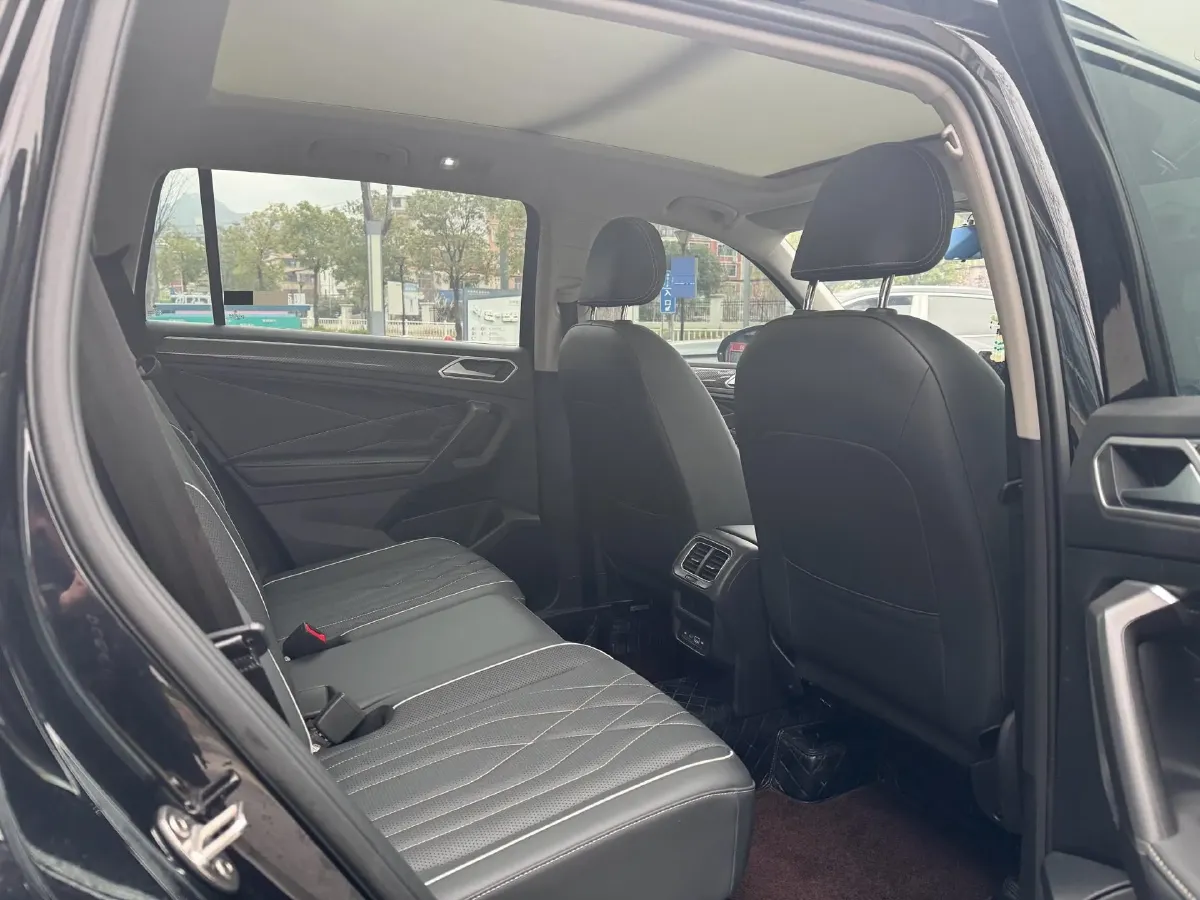 2024 Volkswagen Tiguan L 2.0T 186HP L4 7DCT,autocango,china used car exporter,china ev exporter,chinese used car exporter,chinese used ev exporter