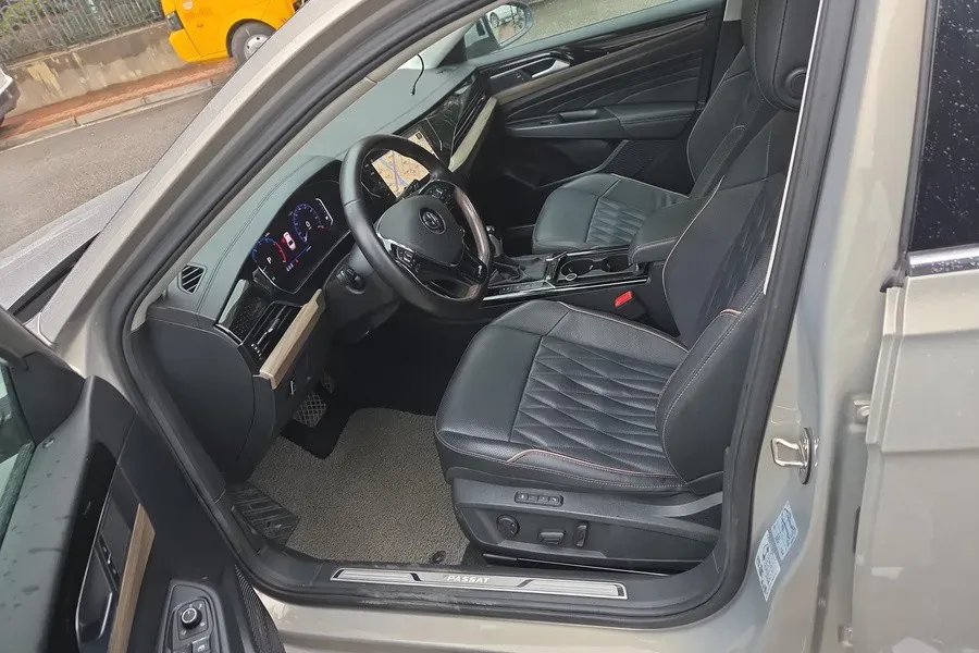 2019 Volkswagen Passat 2.0T 220HP L4 7DCT,autocango,china used car exporter,china ev exporter,chinese used car exporter,chinese used ev exporter