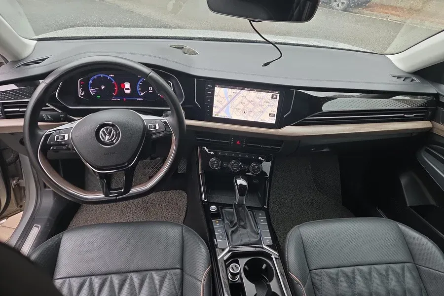 2019 Volkswagen Passat 2.0T 220HP L4 7DCT,autocango,china used car exporter,china ev exporter,chinese used car exporter,chinese used ev exporter