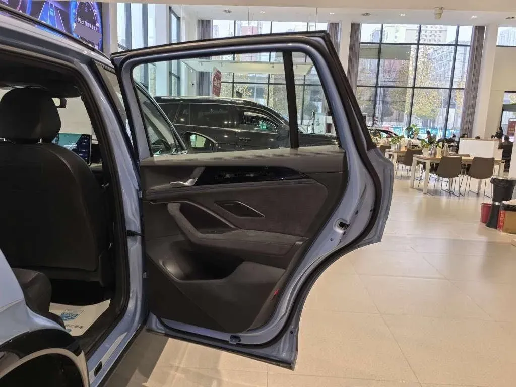 2025 Volkswagen Tiguan L 2.0T 220HP L4 7DCT,autocango,china used car exporter,china ev exporter,chinese used car exporter,chinese used ev exporter