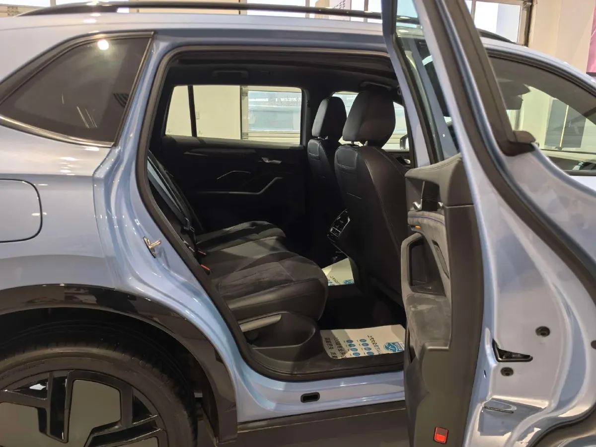 2025 Volkswagen Tiguan L 2.0T 220HP L4 7DCT,autocango,china used car exporter,china ev exporter,chinese used car exporter,chinese used ev exporter