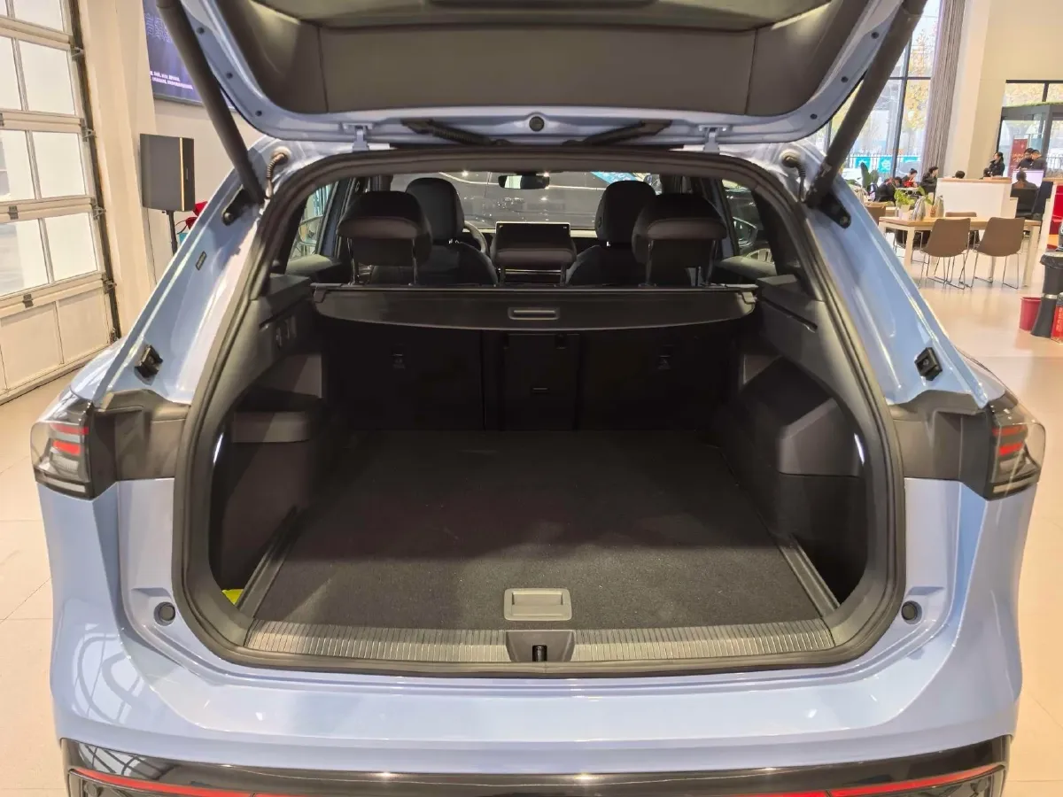 2025 Volkswagen Tiguan L 2.0T 220HP L4 7DCT,autocango,china used car exporter,china ev exporter,chinese used car exporter,chinese used ev exporter