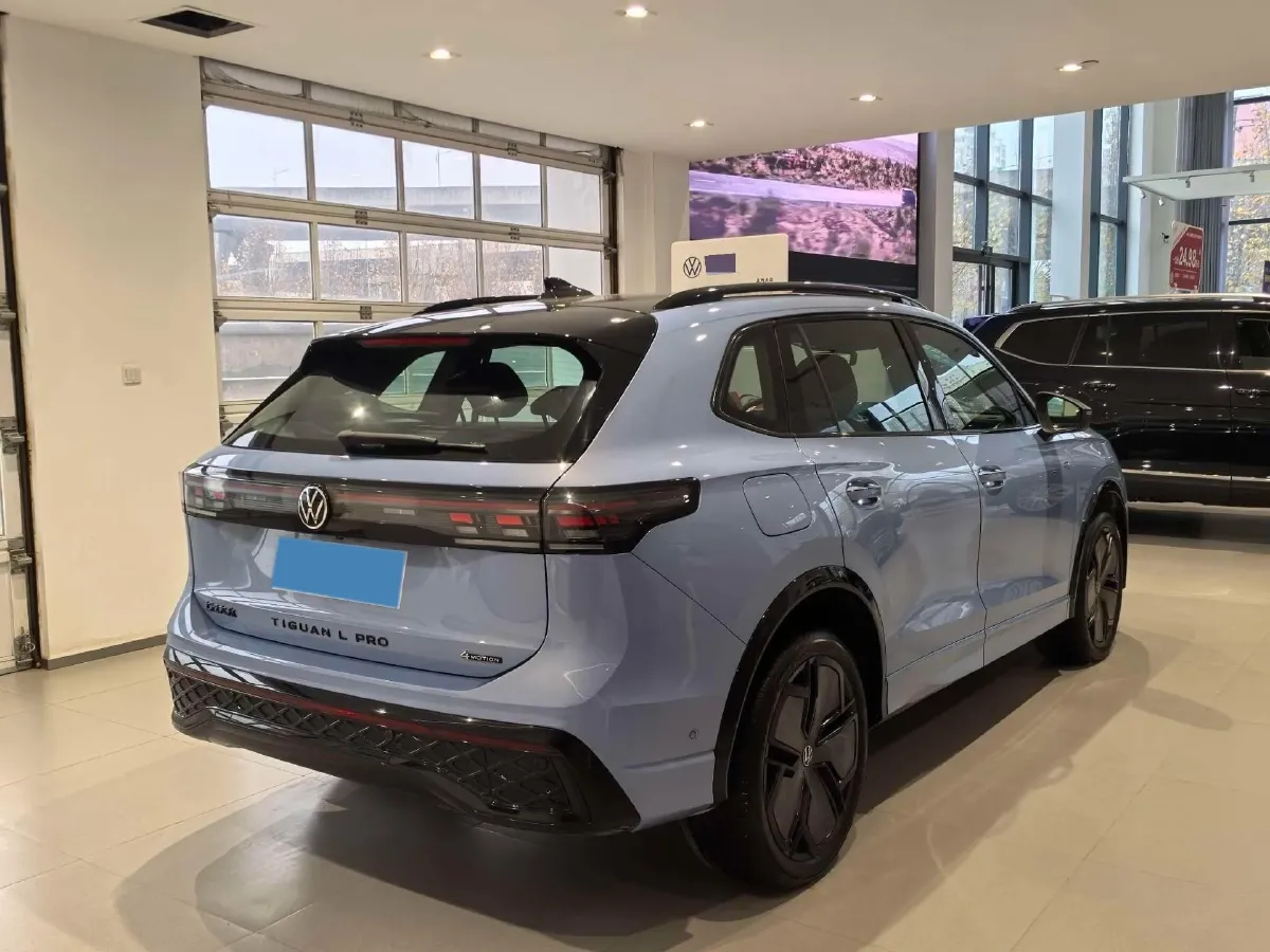 2025 Volkswagen Tiguan L 2.0T 220HP L4 7DCT,autocango,china used car exporter,china ev exporter,chinese used car exporter,chinese used ev exporter