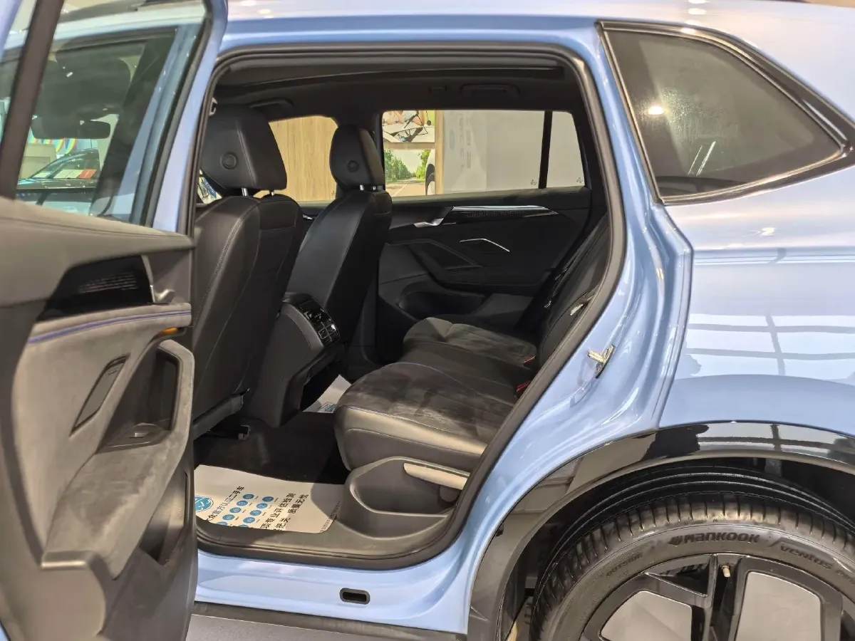 2025 Volkswagen Tiguan L 2.0T 220HP L4 7DCT,autocango,china used car exporter,china ev exporter,chinese used car exporter,chinese used ev exporter