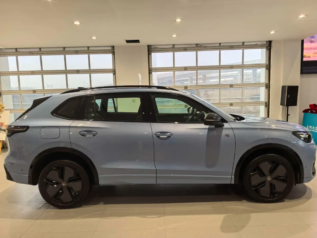 2025 Volkswagen Tiguan L 2.0T 220HP L4 7DCT,autocango,china used car exporter,china ev exporter,chinese used car exporter,chinese used ev exporter