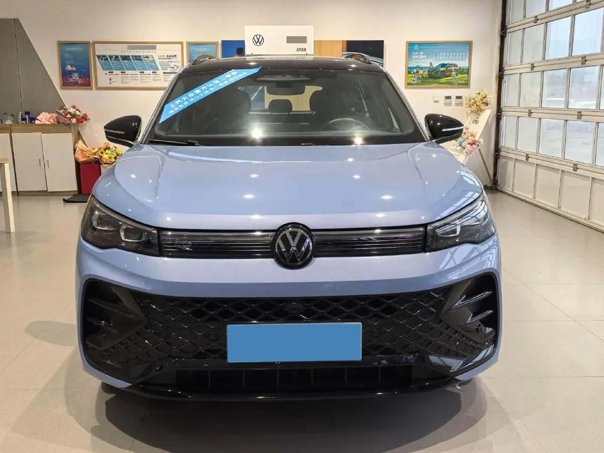 2025 Volkswagen Tiguan L 2.0T 220HP L4 7DCT,autocango,china used car exporter,china ev exporter,chinese used car exporter,chinese used ev exporter
