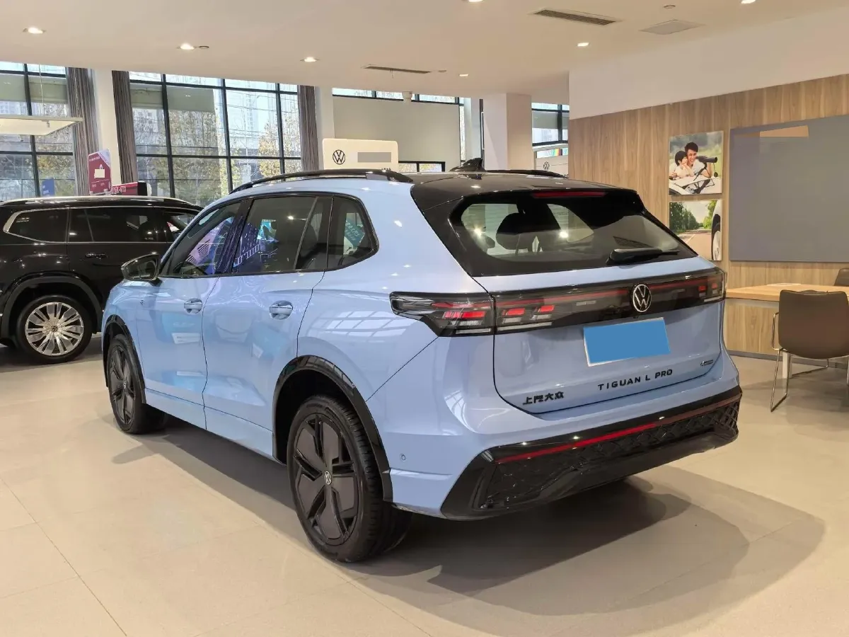 2025 Volkswagen Tiguan L 2.0T 220HP L4 7DCT,autocango,china used car exporter,china ev exporter,chinese used car exporter,chinese used ev exporter