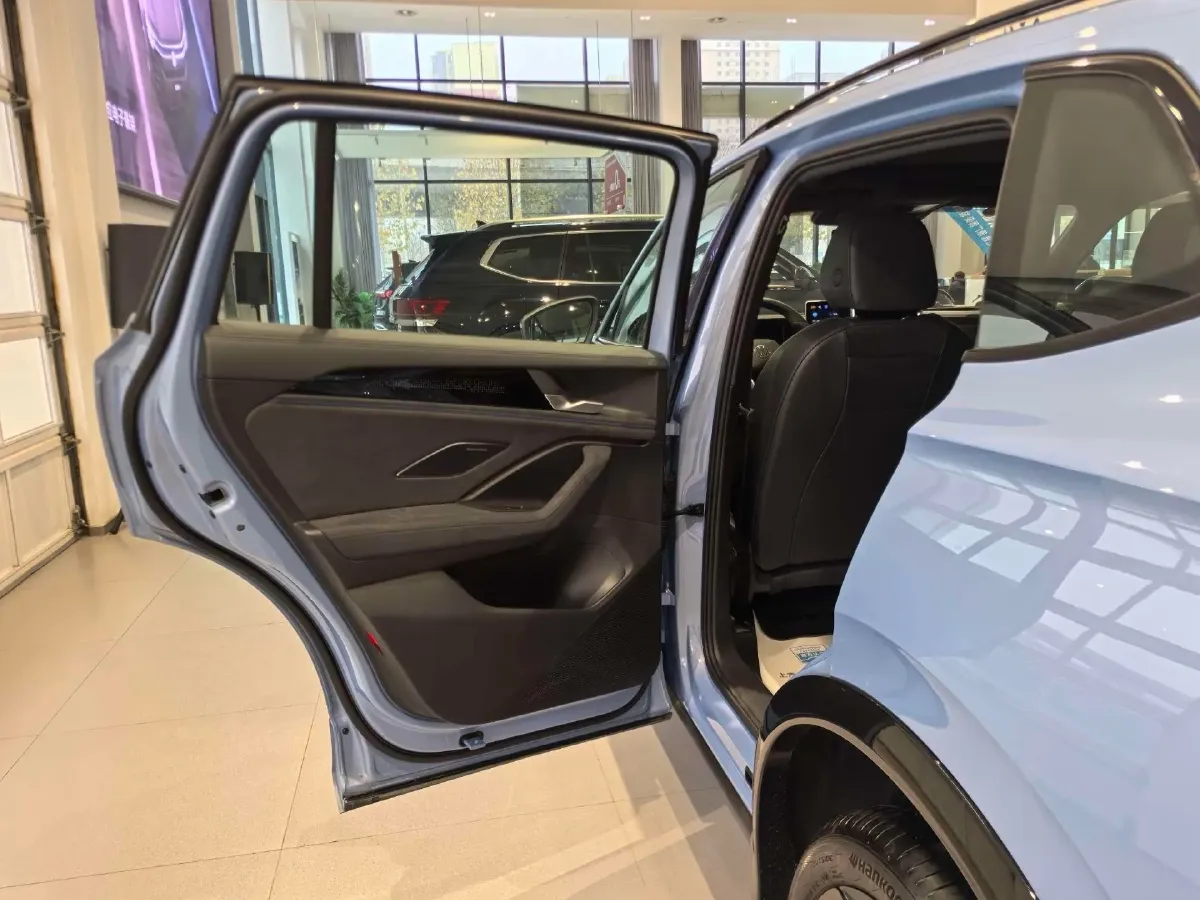 2025 Volkswagen Tiguan L 2.0T 220HP L4 7DCT,autocango,china used car exporter,china ev exporter,chinese used car exporter,chinese used ev exporter