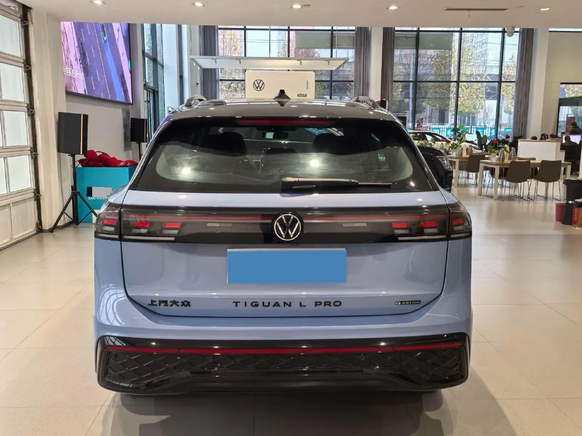 2025 Volkswagen Tiguan L 2.0T 220HP L4 7DCT,autocango,china used car exporter,china ev exporter,chinese used car exporter,chinese used ev exporter