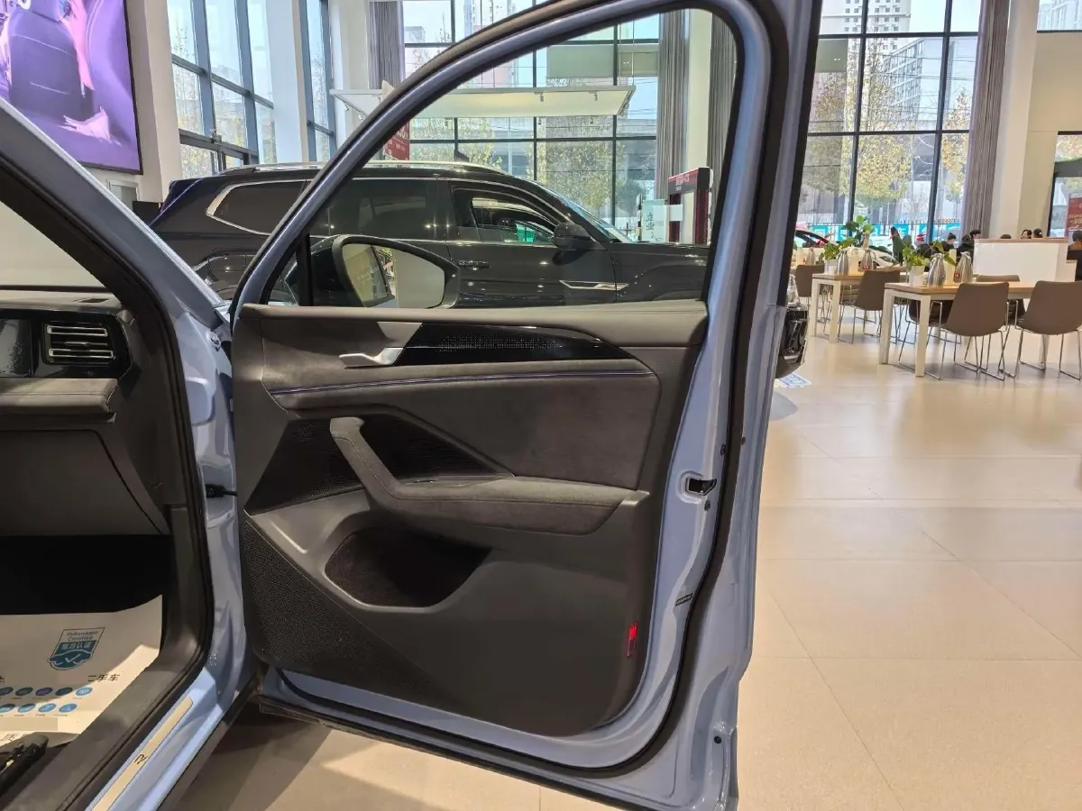 2025 Volkswagen Tiguan L 2.0T 220HP L4 7DCT,autocango,china used car exporter,china ev exporter,chinese used car exporter,chinese used ev exporter