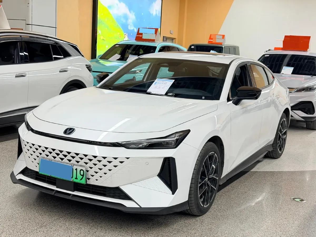 2024 ChangAn UNI-V iDD 1.5L 110HP L4 E-CVT PHEV 18.99KWH,autocango,china used car exporter,china ev exporter,chinese used car exporter,chinese used ev exporter