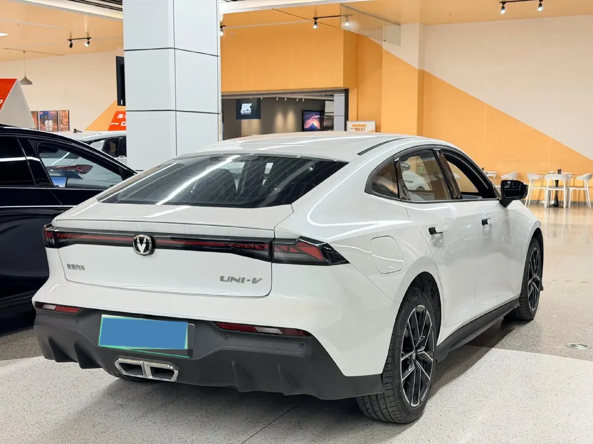 2024 ChangAn UNI-V iDD 1.5L 110HP L4 E-CVT PHEV 18.99KWH,autocango,china used car exporter,china ev exporter,chinese used car exporter,chinese used ev exporter