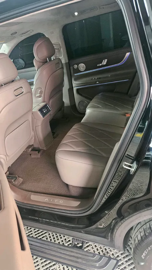 2025 AITO AITO M9 REEV 160HP REEV 52KWH,autocango,china used car exporter,china ev exporter,chinese used car exporter,chinese used ev exporter