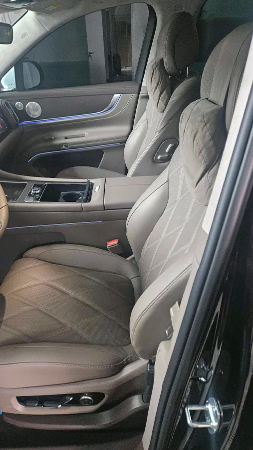 2025 AITO AITO M9 REEV 160HP REEV 52KWH,autocango,china used car exporter,china ev exporter,chinese used car exporter,chinese used ev exporter