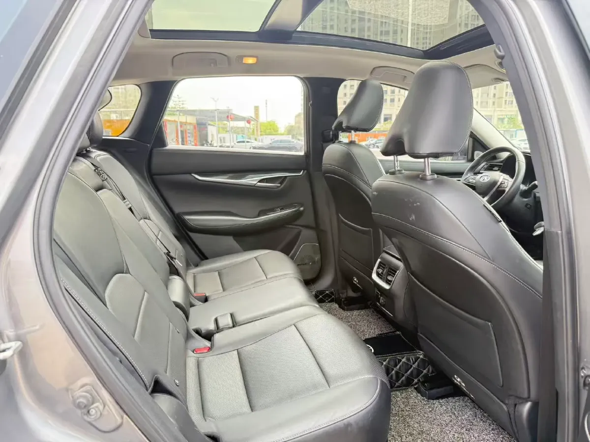 2018 Infiniti QX30 2.0T 211HP L4 7DCT,autocango,china used car exporter,china ev exporter,chinese used car exporter,chinese used ev exporter