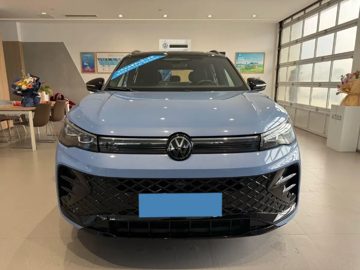 2024 Volkswagen Tiguan L 2.0T 220HP L4 7DCT,autocango,china used car exporter,china ev exporter,chinese used car exporter,chinese used ev exporter