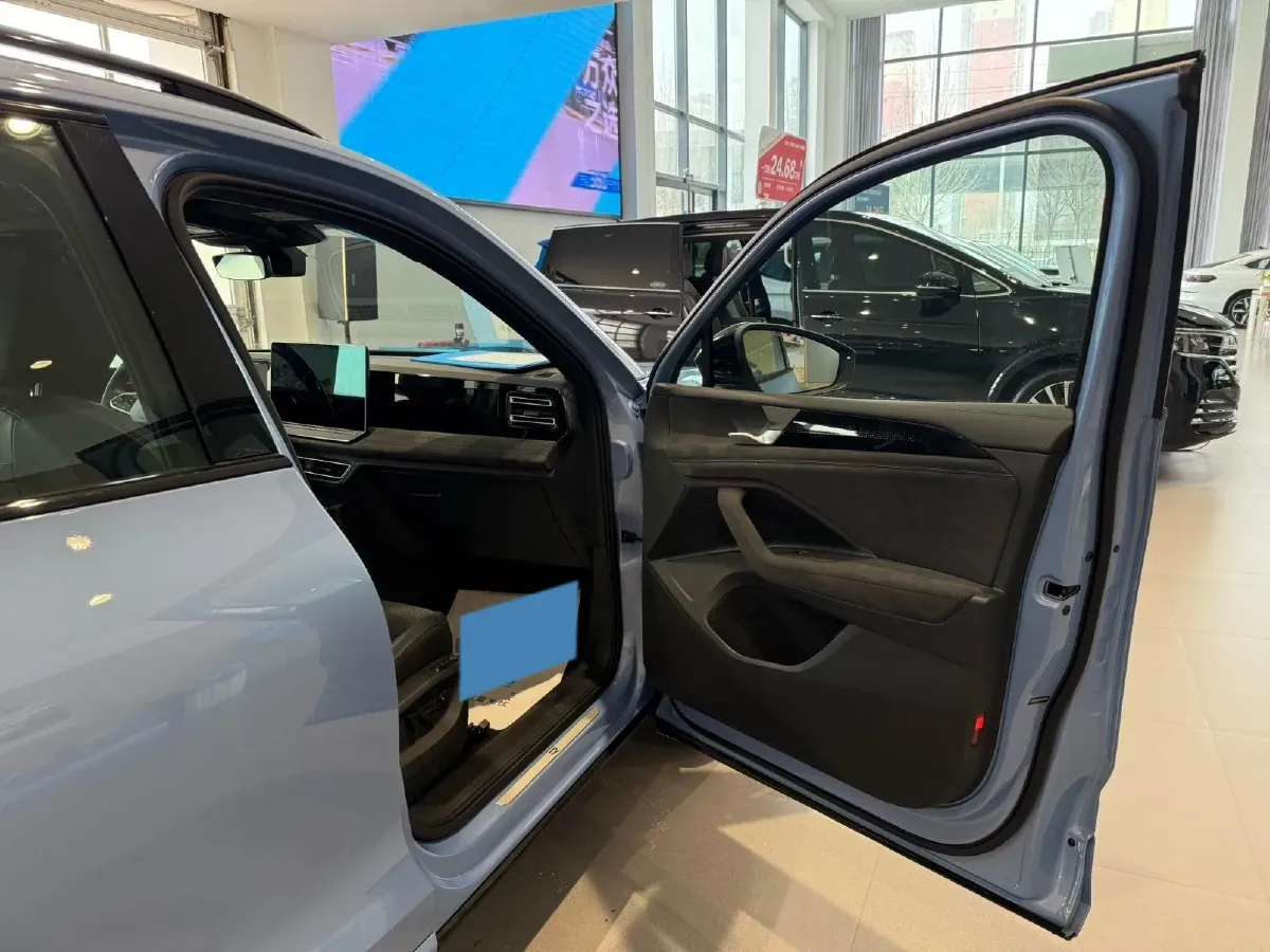 2024 Volkswagen Tiguan L 2.0T 220HP L4 7DCT,autocango,china used car exporter,china ev exporter,chinese used car exporter,chinese used ev exporter