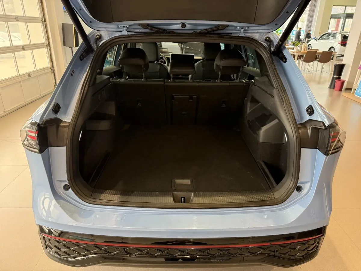 2024 Volkswagen Tiguan L 2.0T 220HP L4 7DCT,autocango,china used car exporter,china ev exporter,chinese used car exporter,chinese used ev exporter