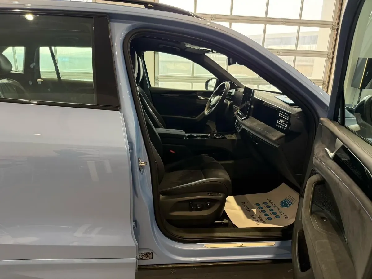 2024 Volkswagen Tiguan L 2.0T 220HP L4 7DCT,autocango,china used car exporter,china ev exporter,chinese used car exporter,chinese used ev exporter