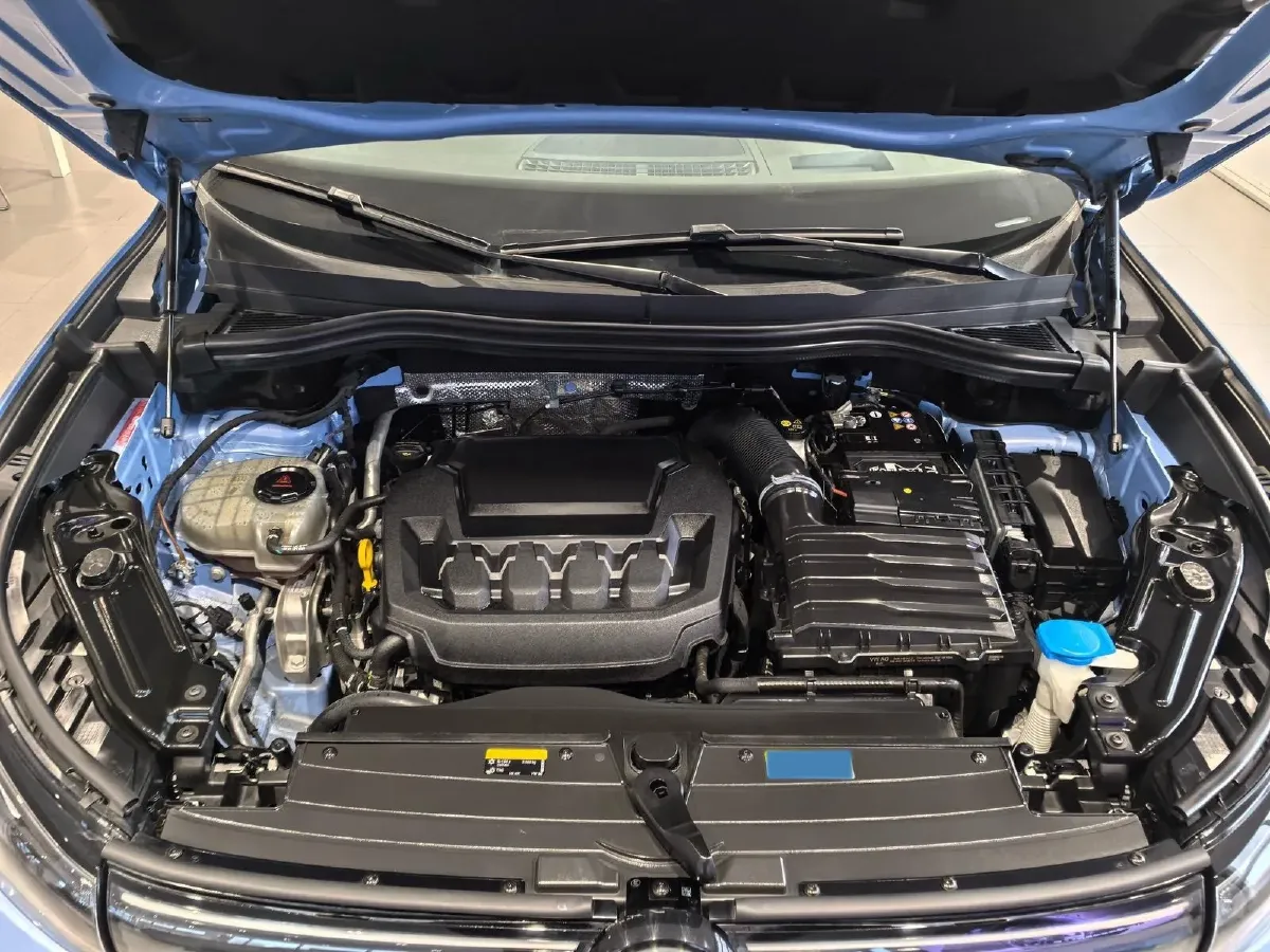 2024 Volkswagen Tiguan L 2.0T 220HP L4 7DCT,autocango,china used car exporter,china ev exporter,chinese used car exporter,chinese used ev exporter