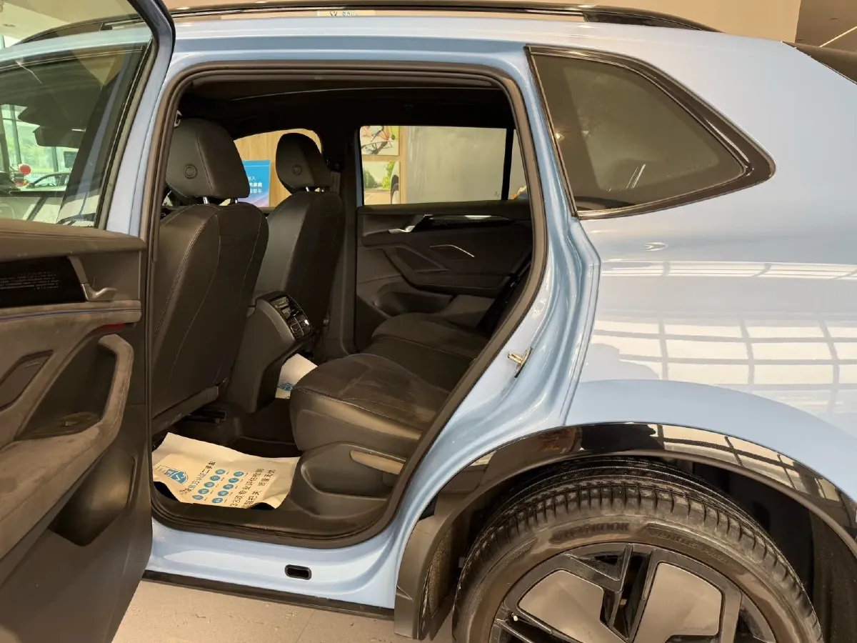 2024 Volkswagen Tiguan L 2.0T 220HP L4 7DCT,autocango,china used car exporter,china ev exporter,chinese used car exporter,chinese used ev exporter