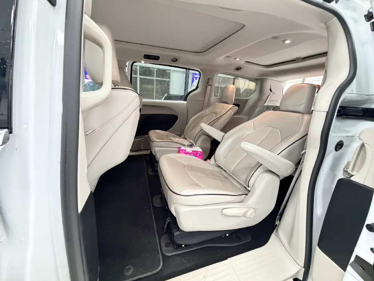 2018 Chrysler Pacifica 3.6L 245HP V6 E-CVT PHEV 16KWH,autocango,china used car exporter,china ev exporter,chinese used car exporter,chinese used ev exporter