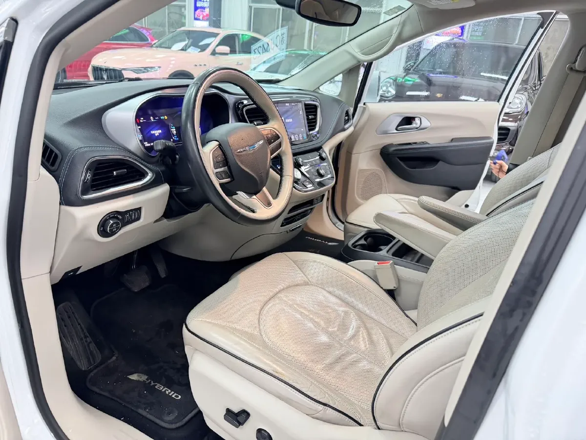 2018 Chrysler Pacifica 3.6L 245HP V6 E-CVT PHEV 16KWH,autocango,china used car exporter,china ev exporter,chinese used car exporter,chinese used ev exporter