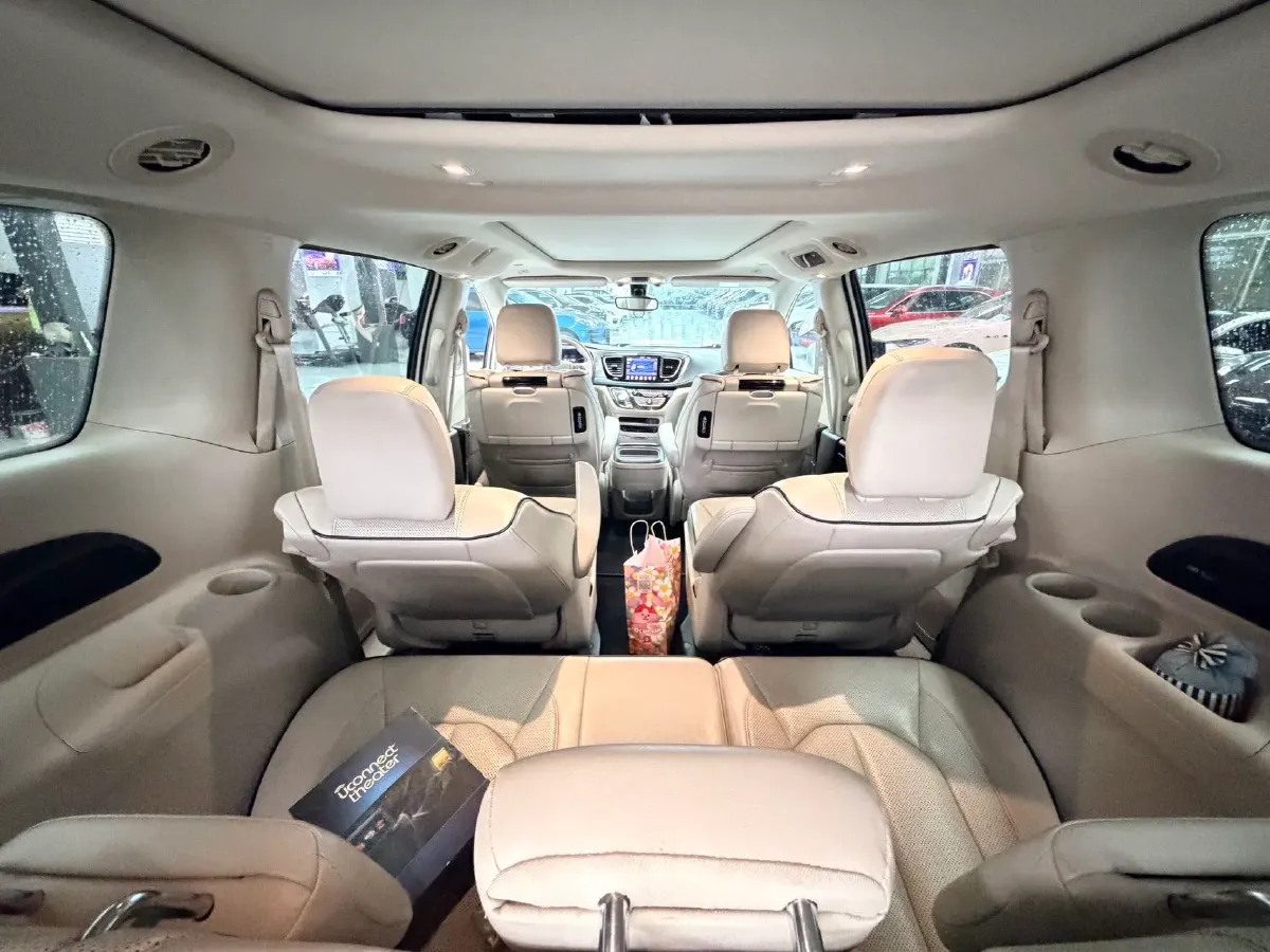 2018 Chrysler Pacifica 3.6L 245HP V6 E-CVT PHEV 16KWH,autocango,china used car exporter,china ev exporter,chinese used car exporter,chinese used ev exporter