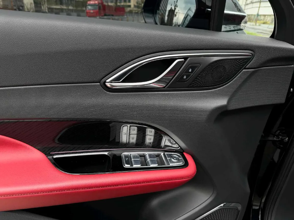 2023 HongQi HS3 1.5T 169HP L4 1DHT Hybrid 1.83KWH,autocango,china used car exporter,china ev exporter,chinese used car exporter,chinese used ev exporter