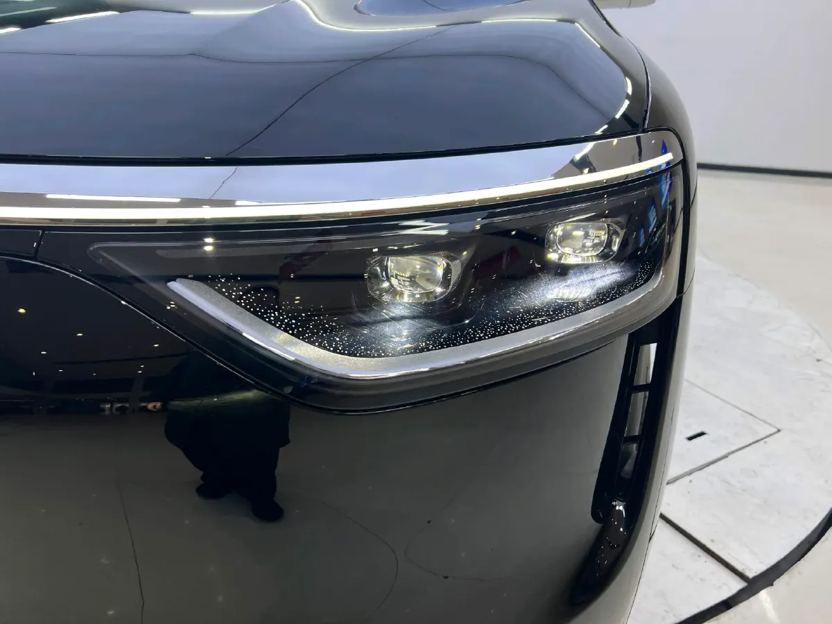 2025 AITO AITO M8 REEV 160HP REEV 53.4KWH,autocango,china used car exporter,china ev exporter,chinese used car exporter,chinese used ev exporter