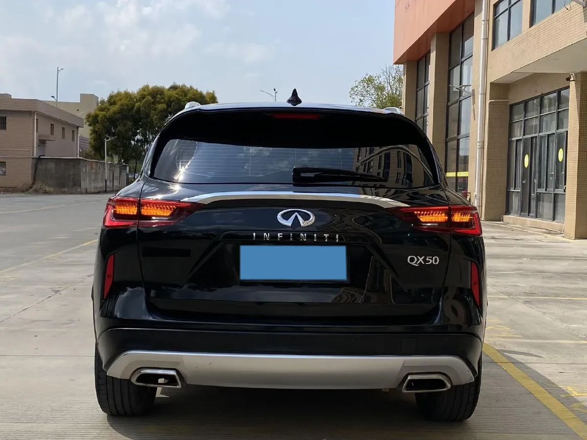 2018 Infiniti QX30 2.0T 211HP L4 7DCT,autocango,china used car exporter,china ev exporter,chinese used car exporter,chinese used ev exporter