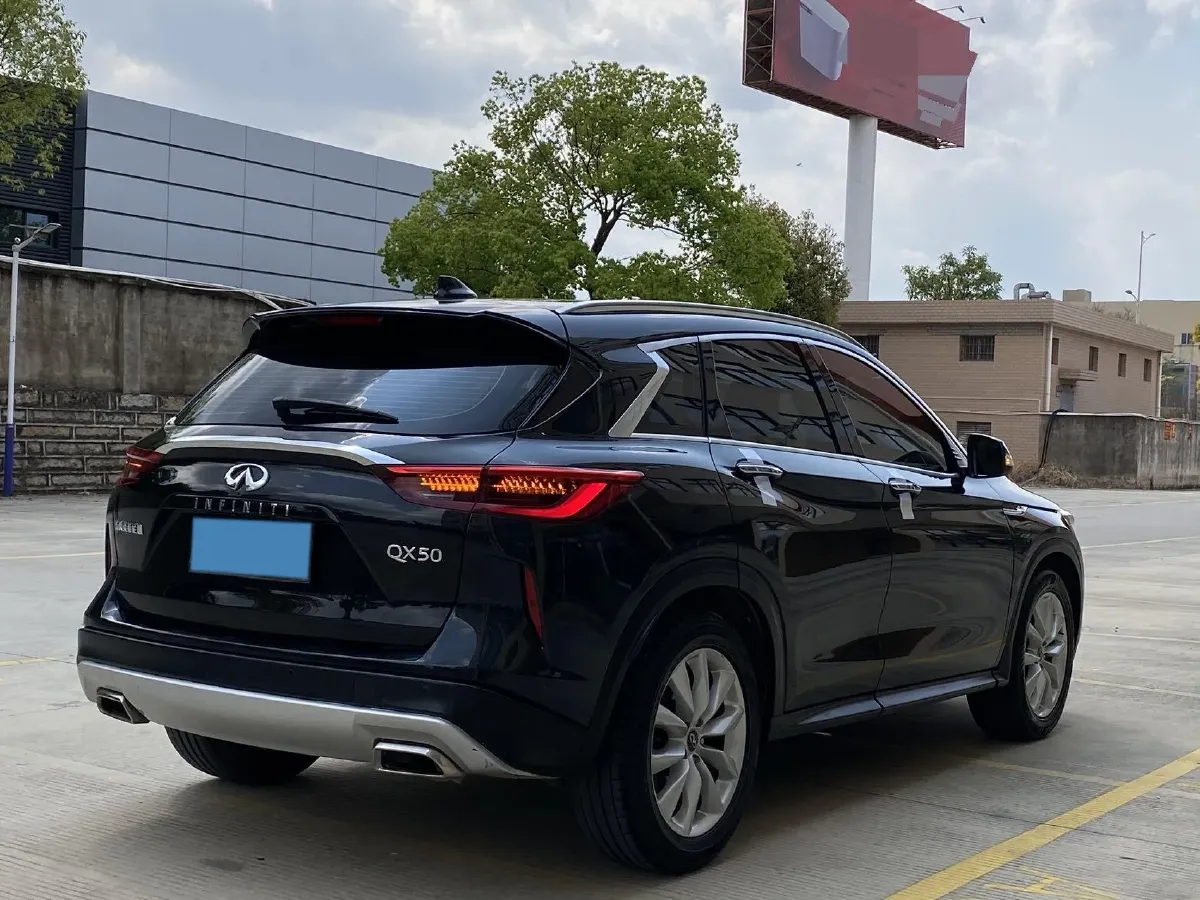 2018 Infiniti QX30 2.0T 211HP L4 7DCT,autocango,china used car exporter,china ev exporter,chinese used car exporter,chinese used ev exporter