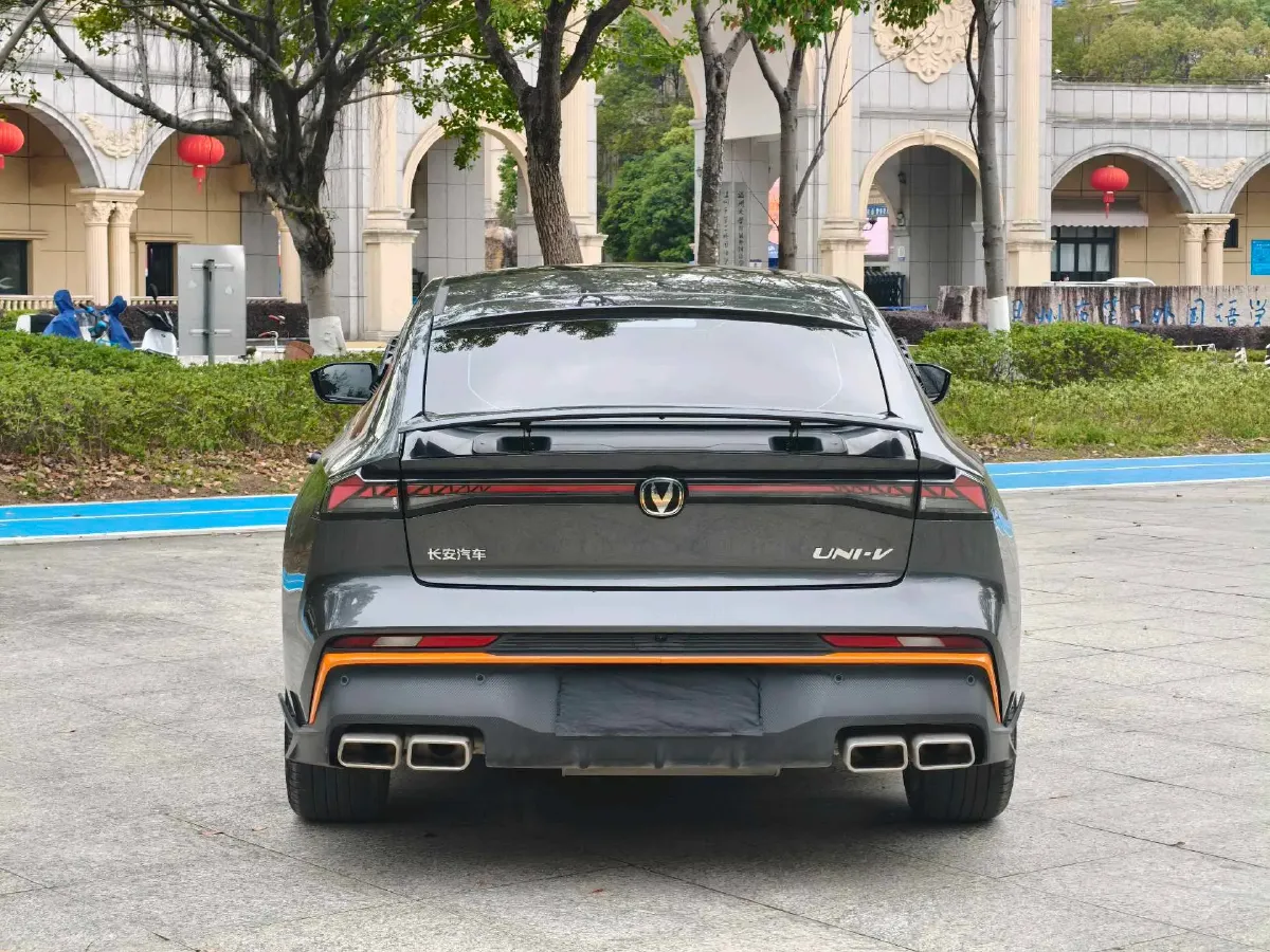 2024 ChangAn UNI-V 1.5T 188HP L4 7DCT,autocango,china used car exporter,china ev exporter,chinese used car exporter,chinese used ev exporter