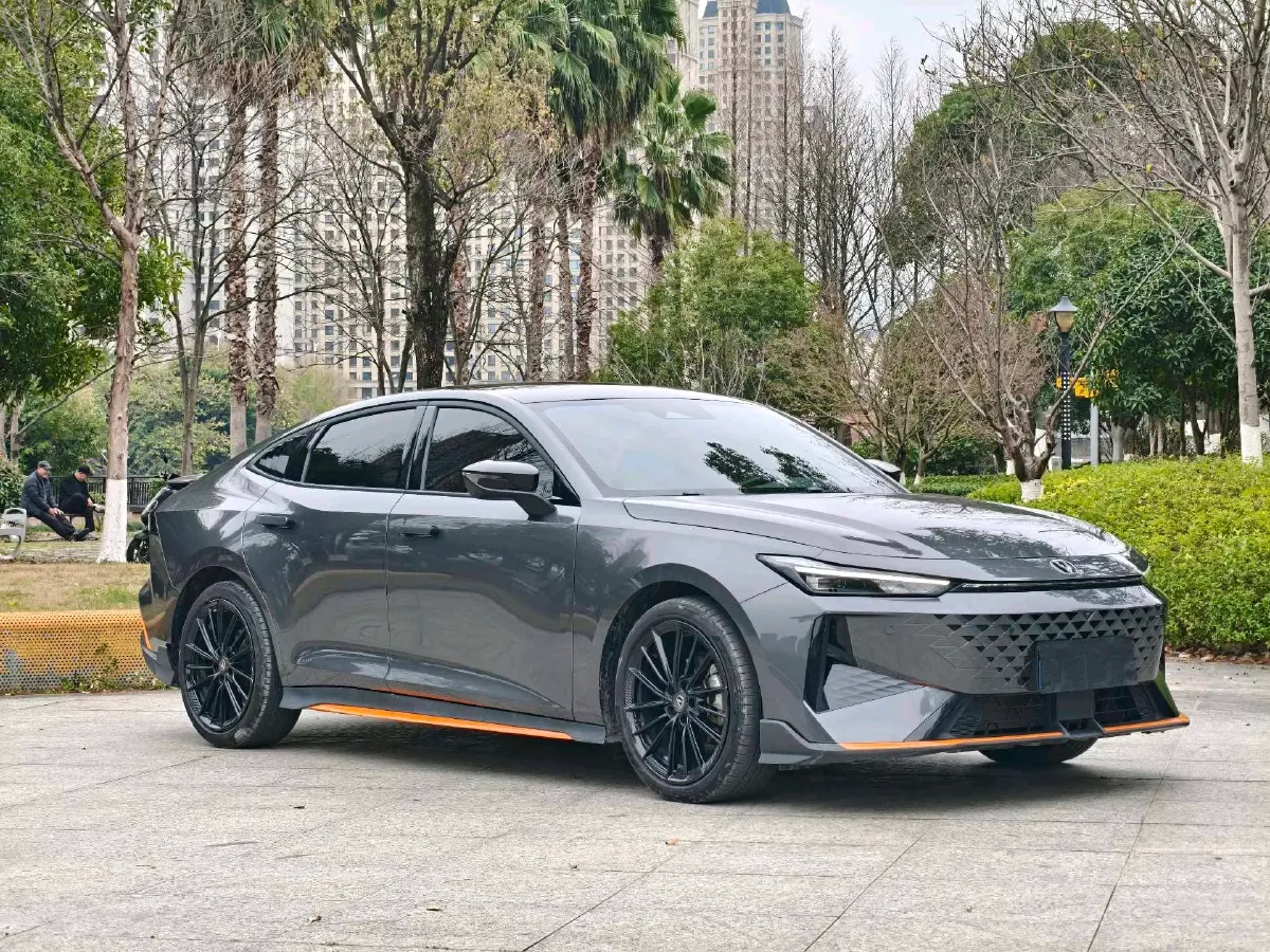 2024 ChangAn UNI-V 1.5T 188HP L4 7DCT,autocango,china used car exporter,china ev exporter,chinese used car exporter,chinese used ev exporter