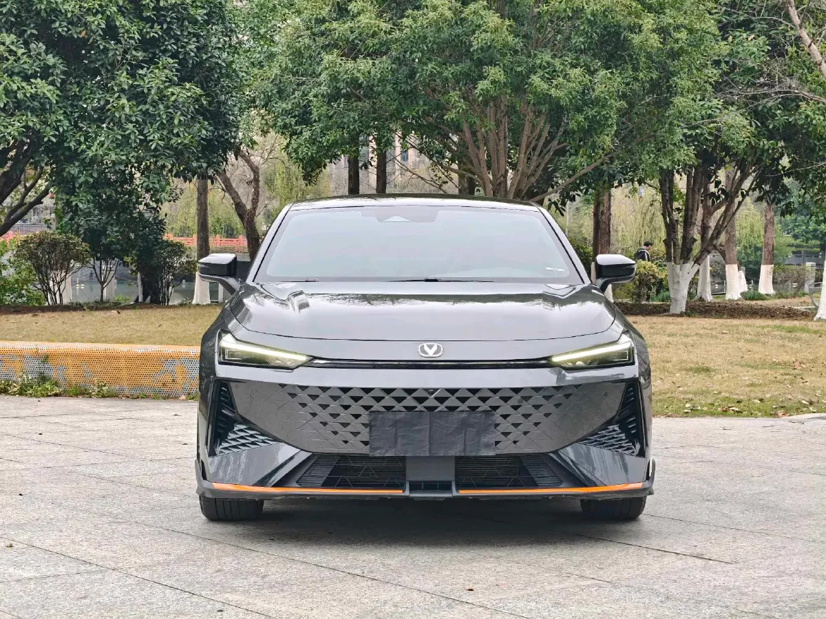 2024 ChangAn UNI-V 1.5T 188HP L4 7DCT,autocango,china used car exporter,china ev exporter,chinese used car exporter,chinese used ev exporter