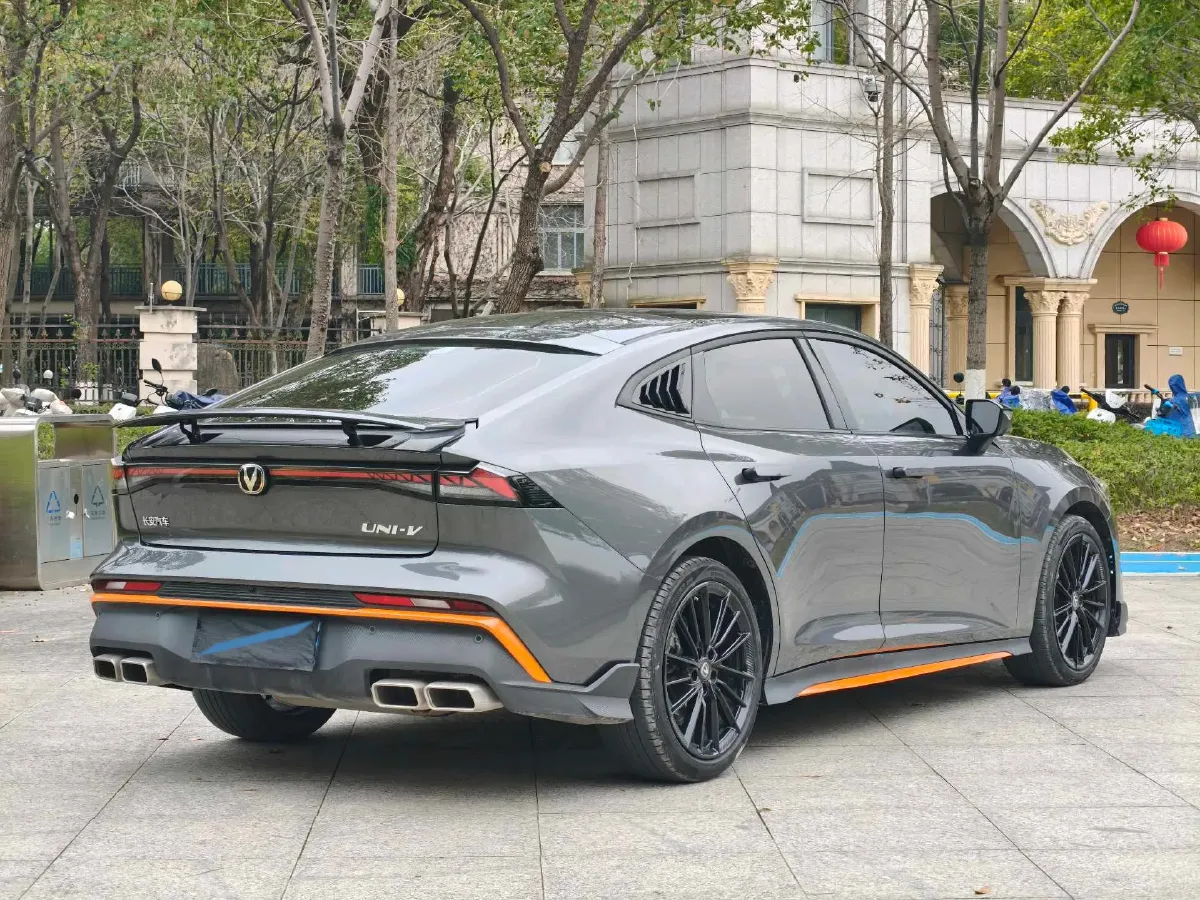 2024 ChangAn UNI-V 1.5T 188HP L4 7DCT,autocango,china used car exporter,china ev exporter,chinese used car exporter,chinese used ev exporter