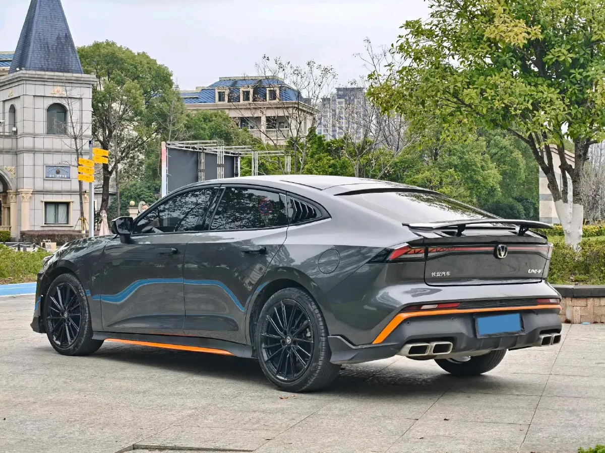2024 ChangAn UNI-V 1.5T 188HP L4 7DCT,autocango,china used car exporter,china ev exporter,chinese used car exporter,chinese used ev exporter