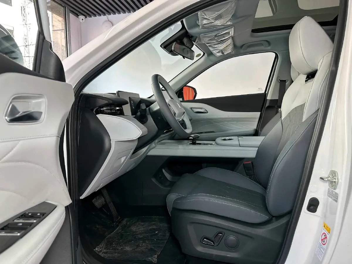 2024 ChangAn UNI-Z 1.5L 98HP L4 E-CVT PHEV 18.4KWH,autocango,china used car exporter,china ev exporter,chinese used car exporter,chinese used ev exporter