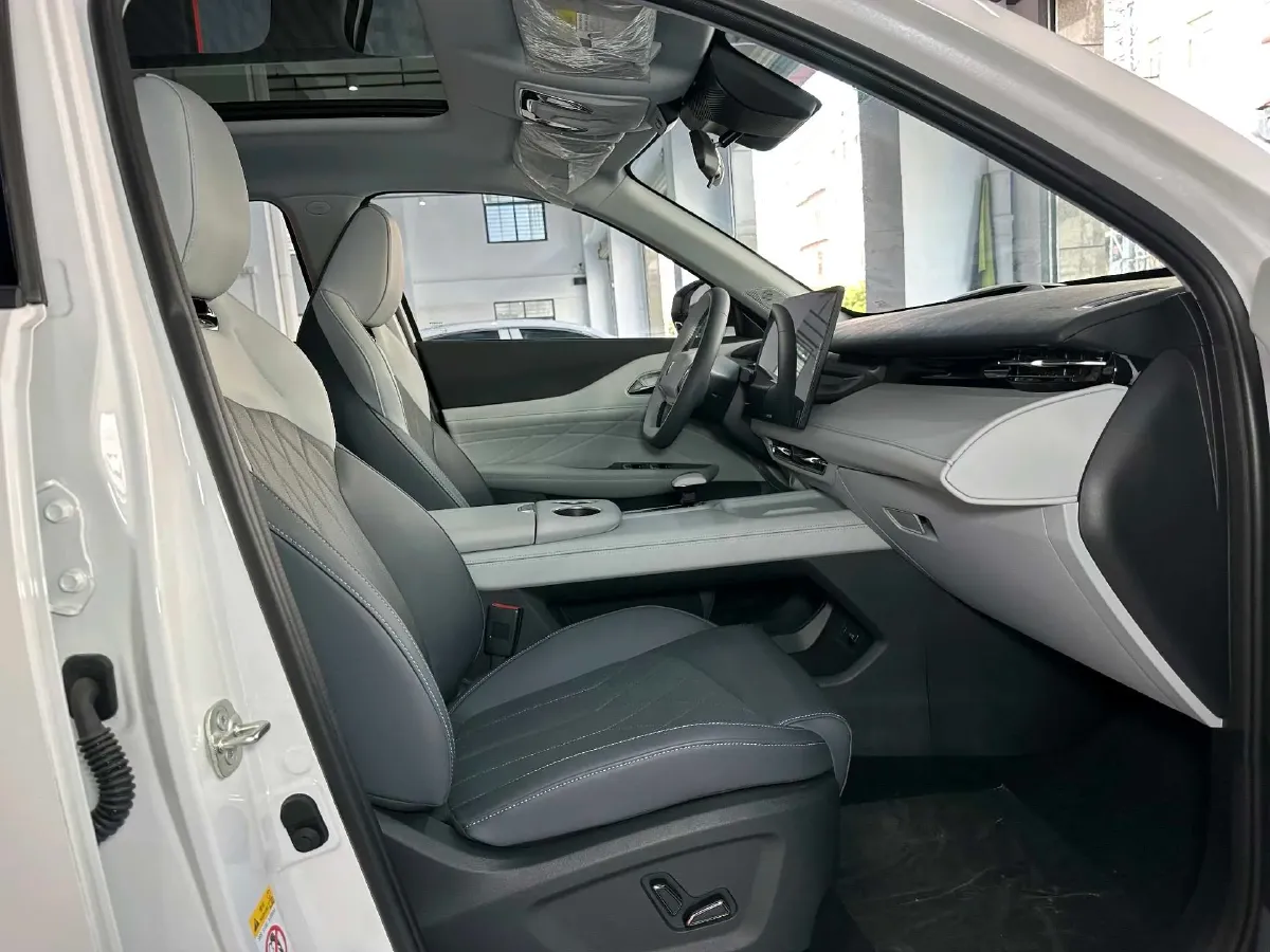 2024 ChangAn UNI-Z 1.5L 98HP L4 E-CVT PHEV 18.4KWH,autocango,china used car exporter,china ev exporter,chinese used car exporter,chinese used ev exporter