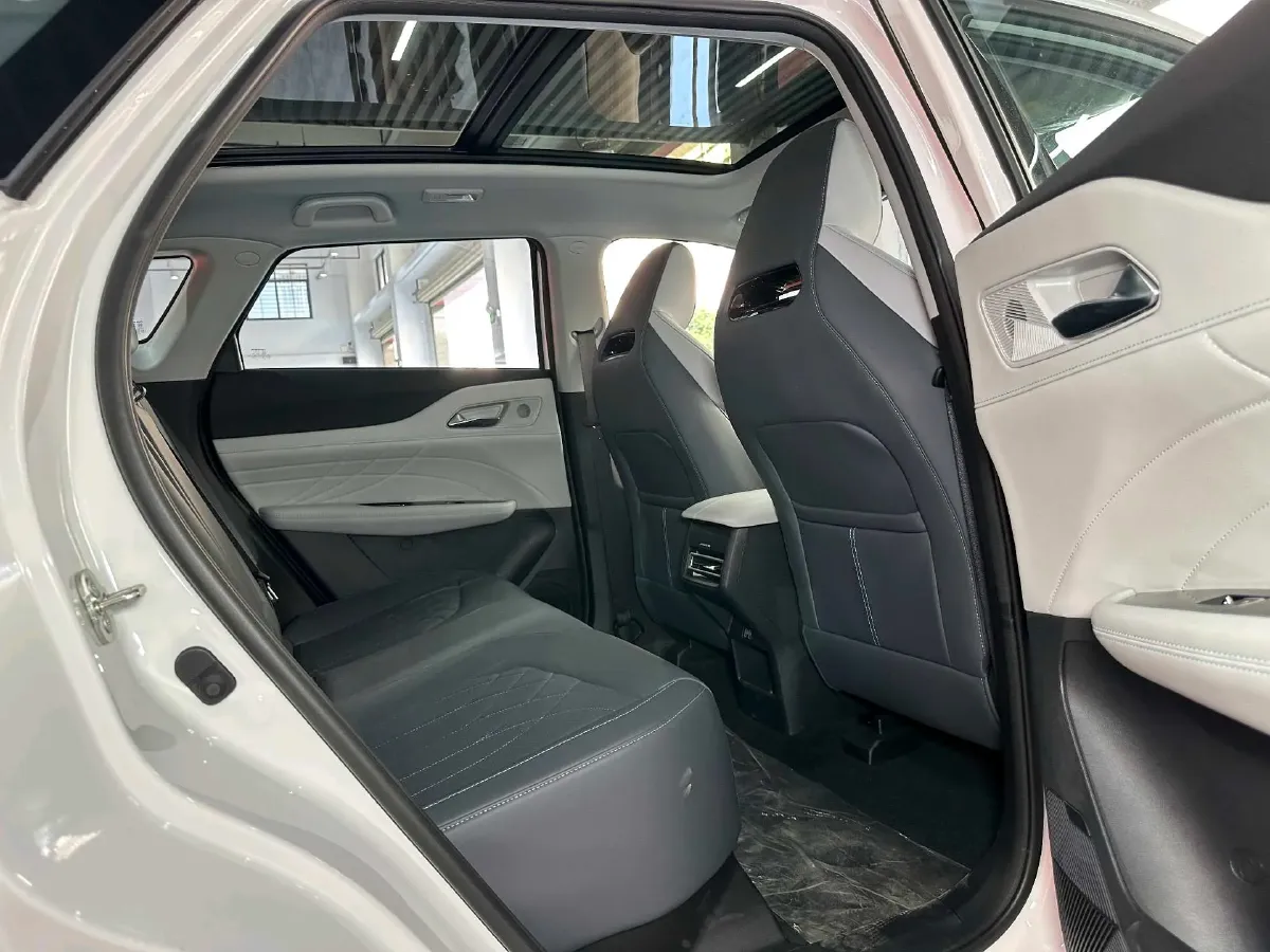 2024 ChangAn UNI-Z 1.5L 98HP L4 E-CVT PHEV 18.4KWH,autocango,china used car exporter,china ev exporter,chinese used car exporter,chinese used ev exporter