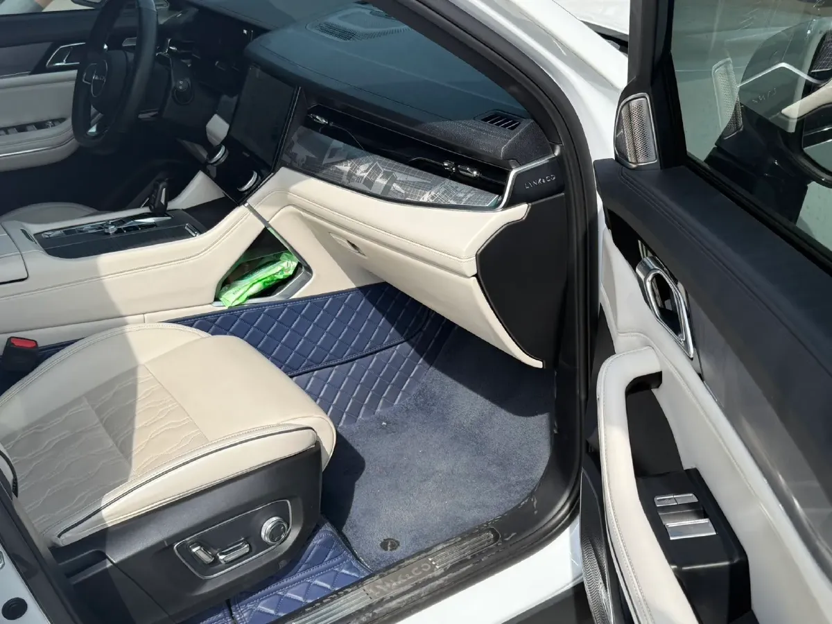 2021 Kia Carnival 2.0T 233HP L4 8AT,autocango,china used car exporter,china ev exporter,chinese used car exporter,chinese used ev exporter