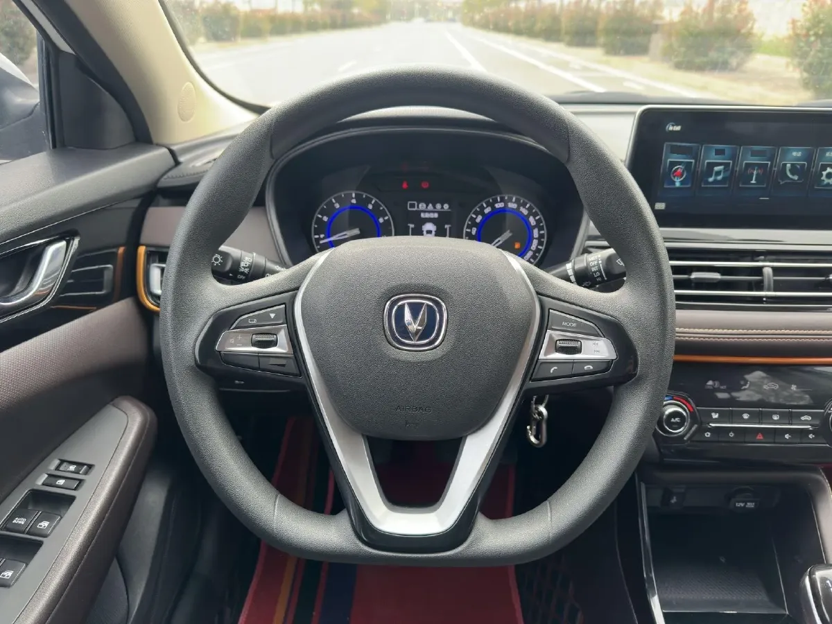 2019 ChangAn Eado DT 1.6L 125HP L4 5MT,autocango,china used car exporter,china ev exporter,chinese used car exporter,chinese used ev exporter