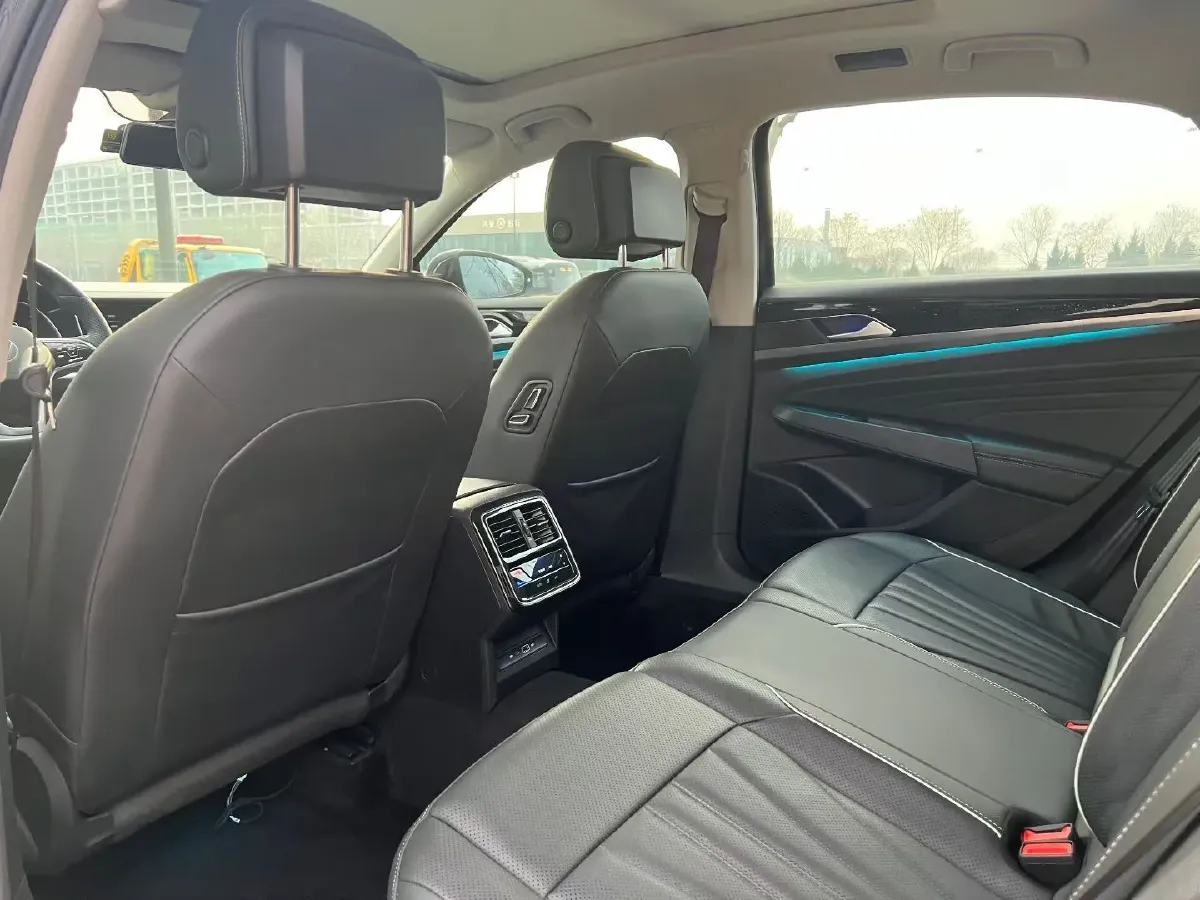 2024 Volkswagen Passat 2.0T 220HP L4 7DCT,autocango,china used car exporter,china ev exporter,chinese used car exporter,chinese used ev exporter