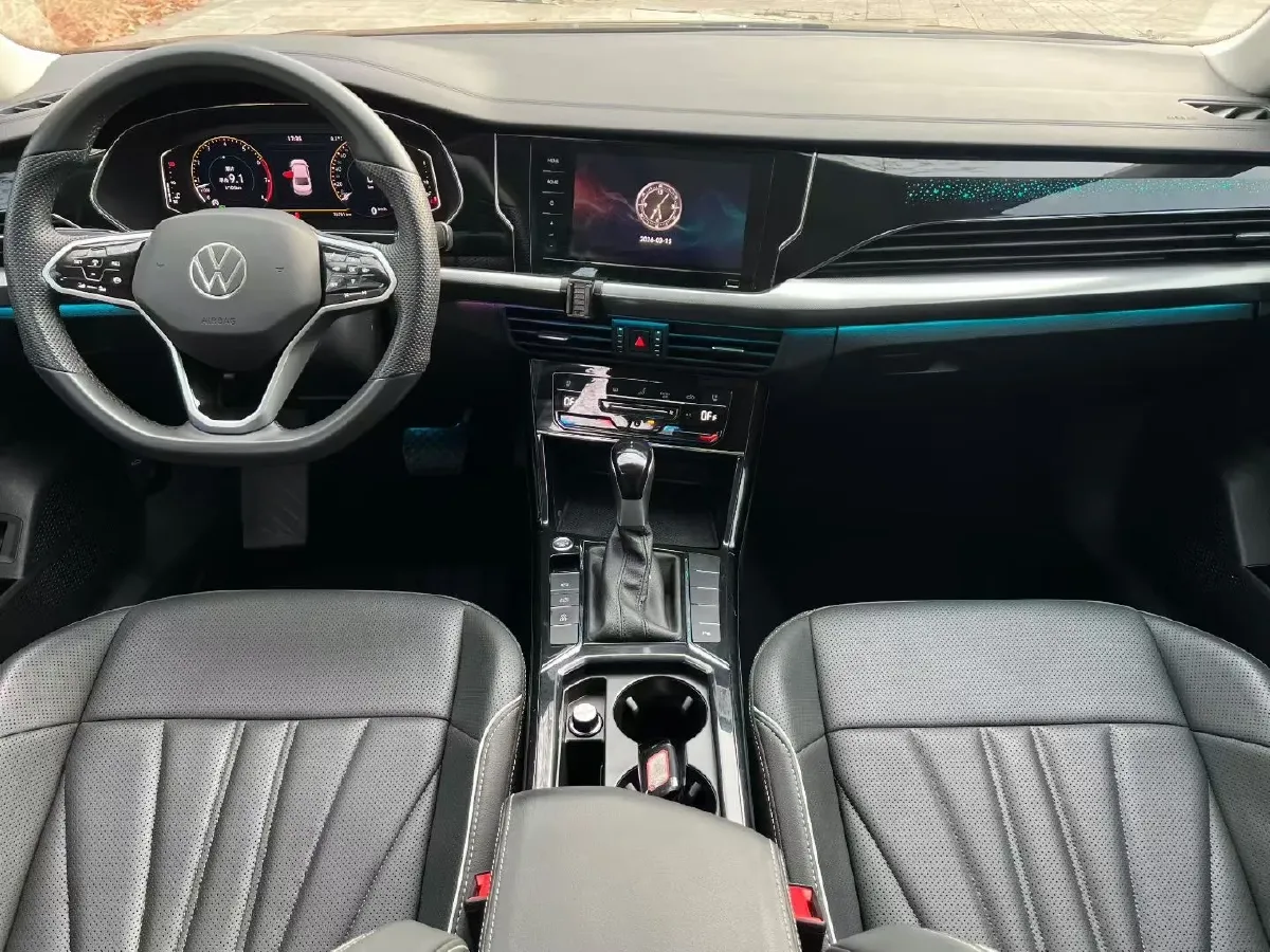 2024 Volkswagen Passat 2.0T 220HP L4 7DCT,autocango,china used car exporter,china ev exporter,chinese used car exporter,chinese used ev exporter