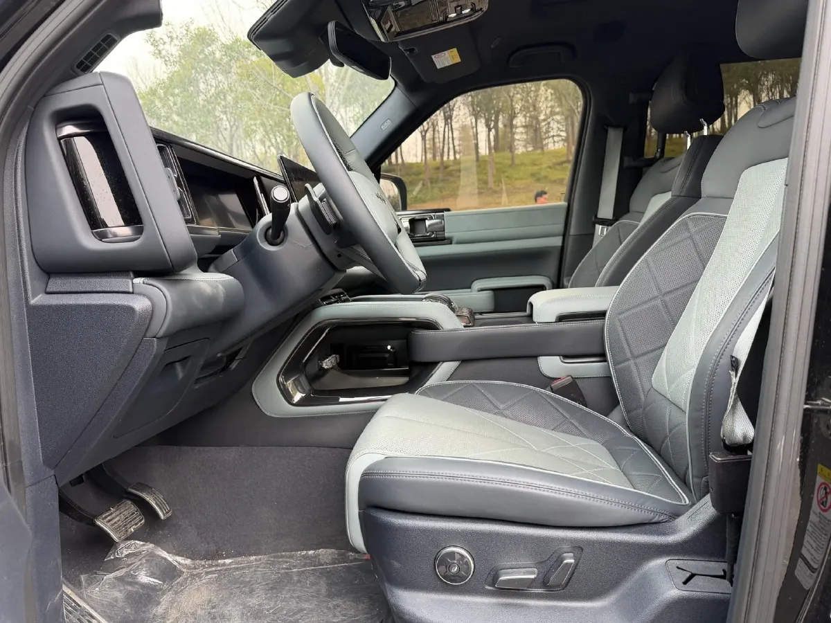 2025 FangChengBao Bao 5 1.5T 194HP L4 E-CVT PHEV 31.8KWH,autocango,china used car exporter,china ev exporter,chinese used car exporter,chinese used ev exporter