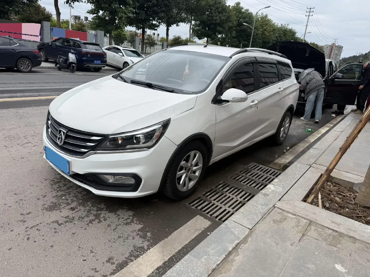 2017 BaoJun 310W 1.5L 112HP L4 6MT,autocango,china used car exporter,china ev exporter,chinese used car exporter,chinese used ev exporter