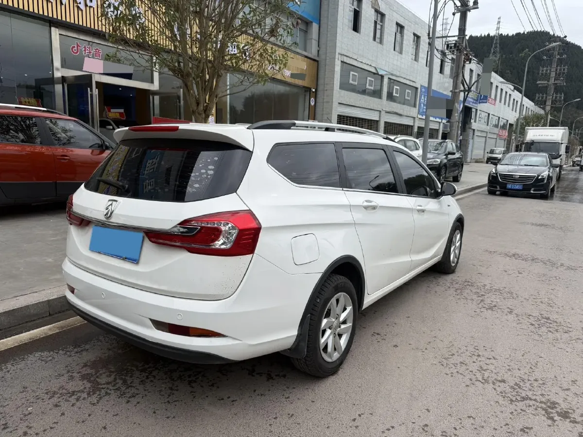 2017 BaoJun 310W 1.5L 112HP L4 6MT,autocango,china used car exporter,china ev exporter,chinese used car exporter,chinese used ev exporter