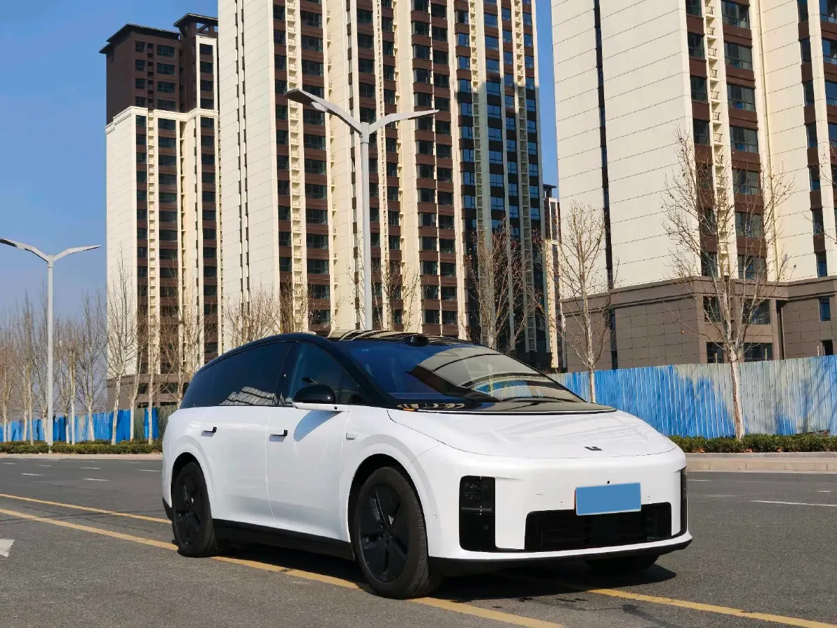 2025 Li i8 BEV,autocango,china used car exporter,china ev exporter,chinese used car exporter,chinese used ev exporter