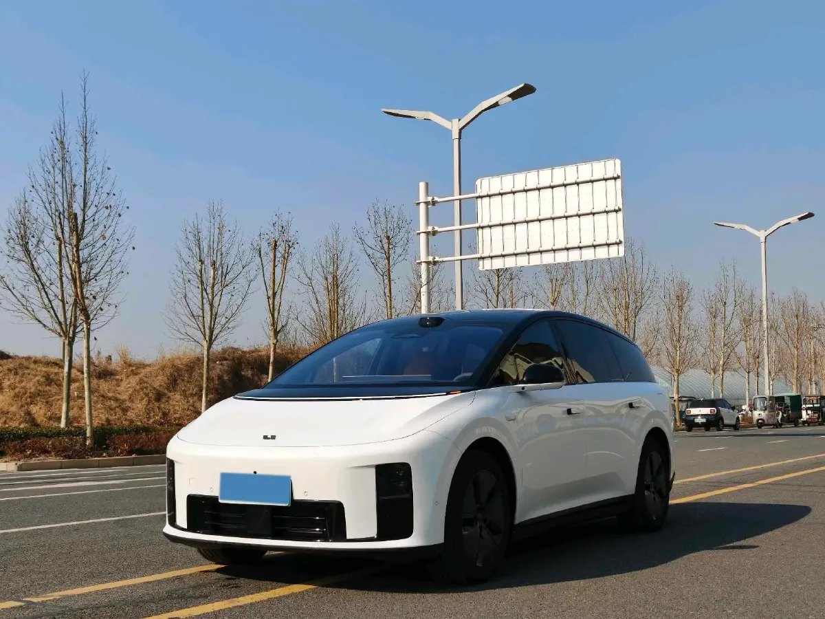 2025 Li i8 BEV,autocango,china used car exporter,china ev exporter,chinese used car exporter,chinese used ev exporter