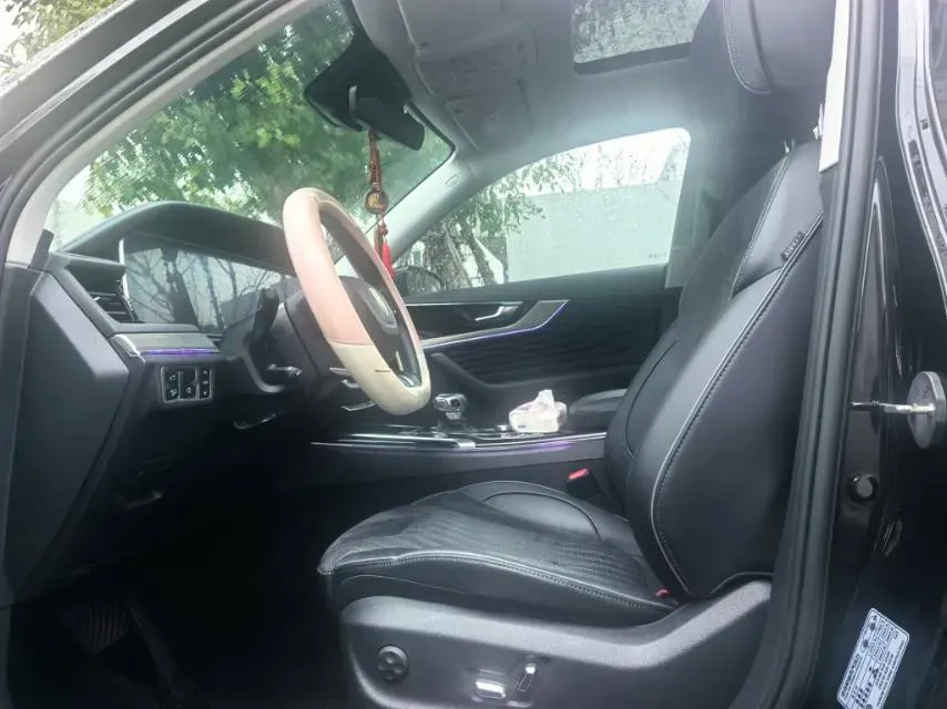 2022 HongQi HS5 2.0T 224HP L4 6AT,autocango,china used car exporter,china ev exporter,chinese used car exporter,chinese used ev exporter